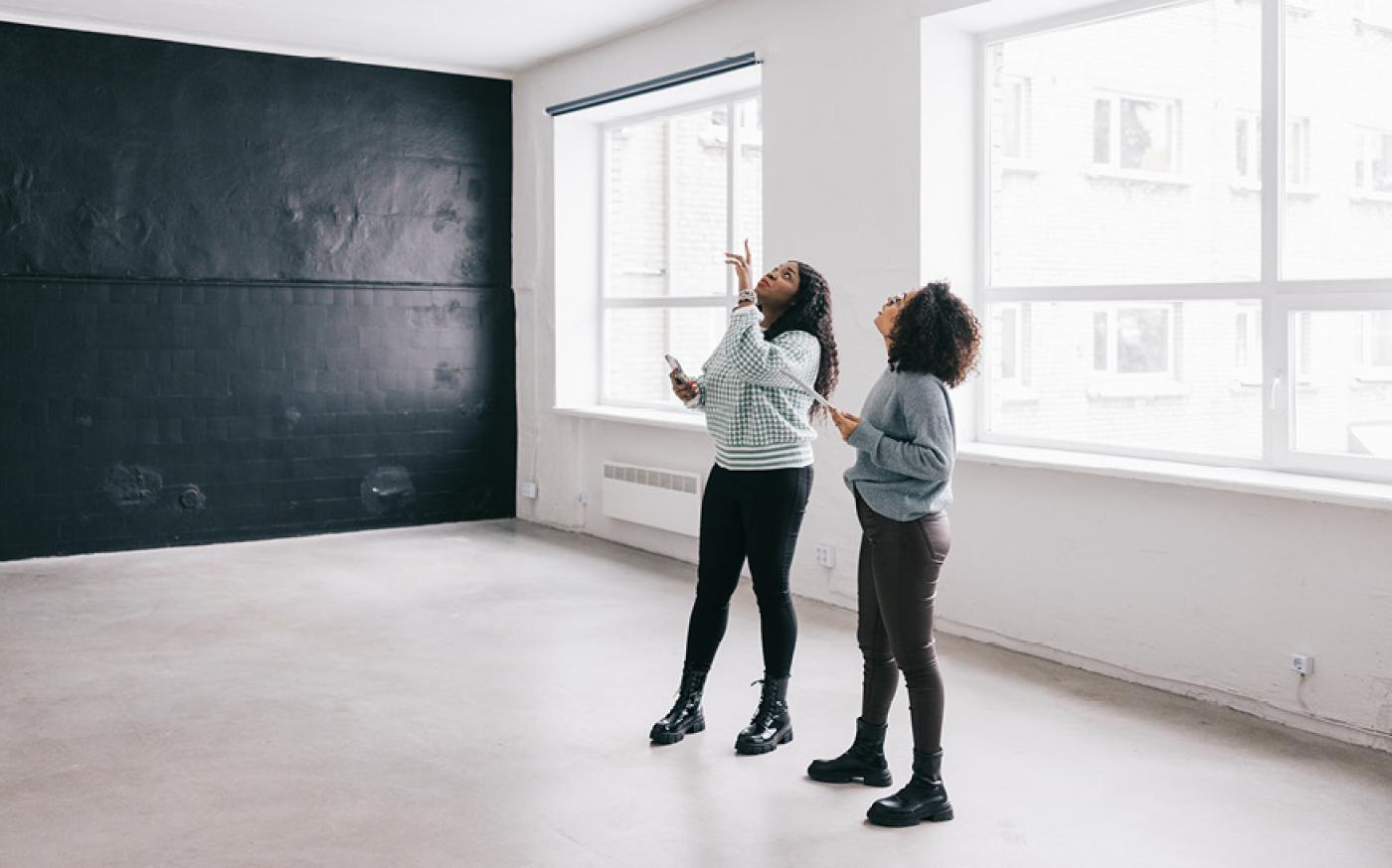 women looking up in an office
